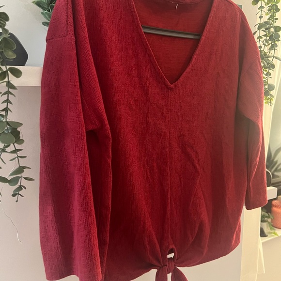 Old Navy Red V-Neck Tie-Front Top - Picture 4 of 5